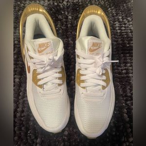 Gently Worn Nike Air Max 90 Flyease